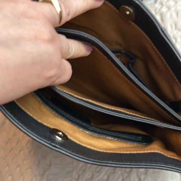 NWOT Levenger Soft Genuine Leather w/ suede strip Crossbody Messenger Bag - Picture 14 of 17